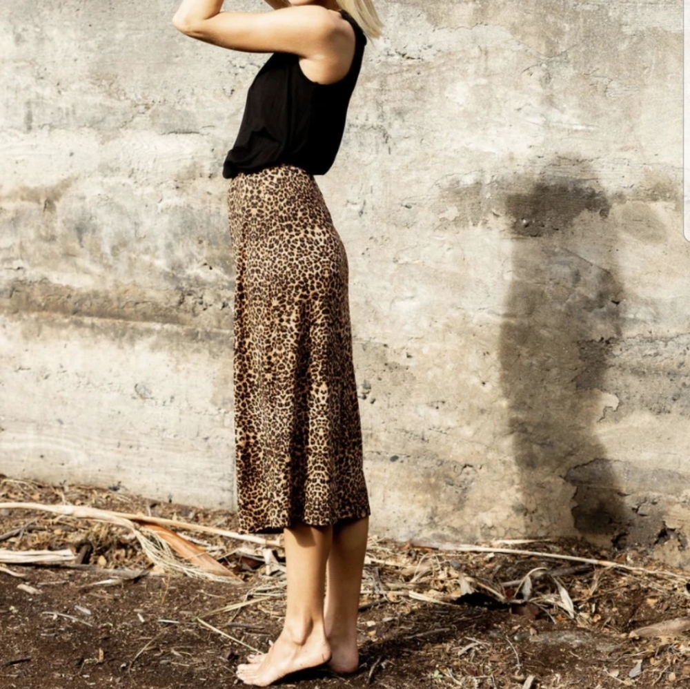 JACKSON ROWE Size Large "Magnolia" Leopard Print Midi Skirt